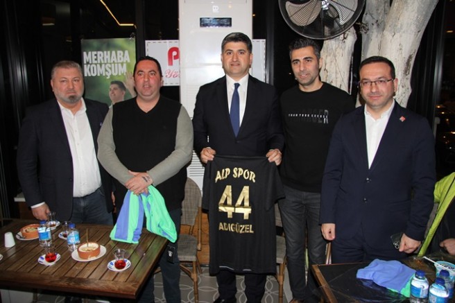  Onursal Adıgüzel, Ataşehir Amatör Spor Kulüpleri Platformu üyeleriyle  buluştu