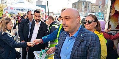 İYİ Parti Başkan adayı Ali Coşkun, depremde hayatını kaybedenler adına lokma dağıttı